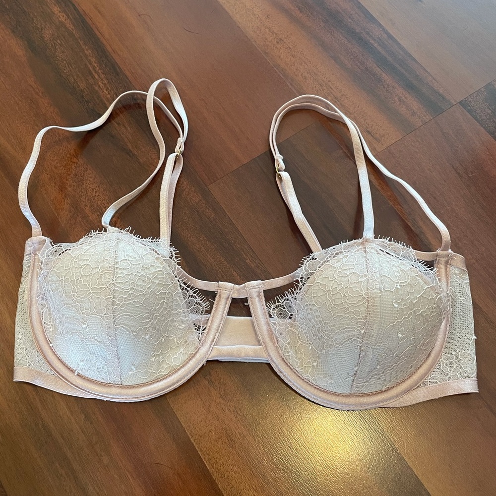 NWT Victoria’s Secret Bra 32C